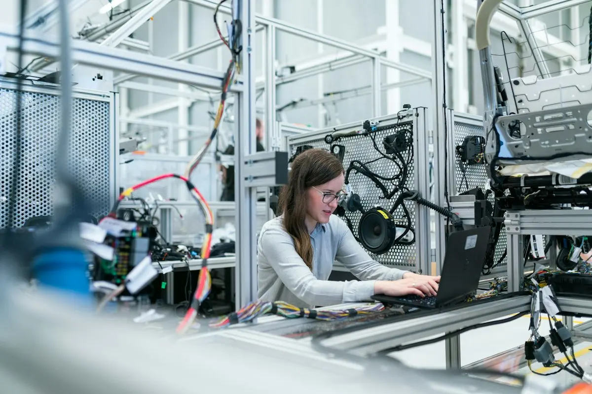 Industrial robot cell protected by safety barriers